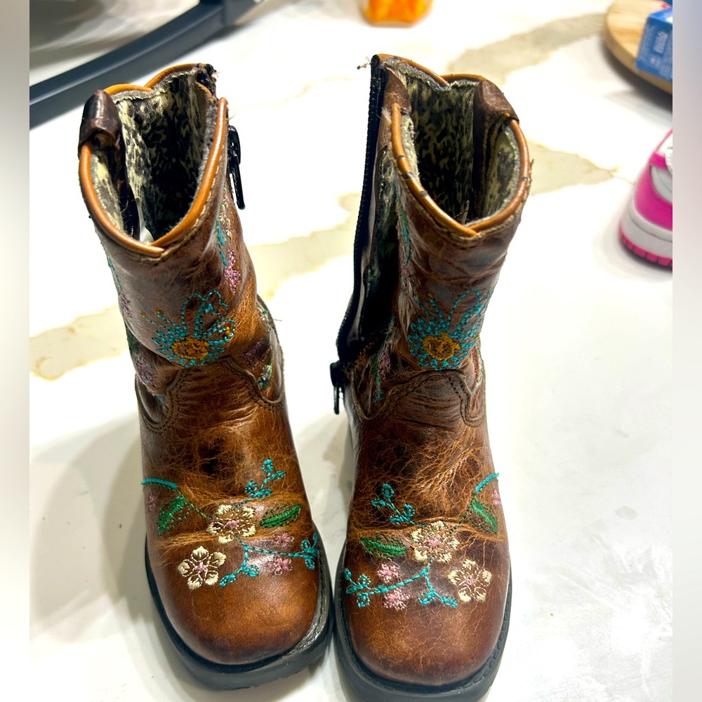 Cowgirl Boots size 6